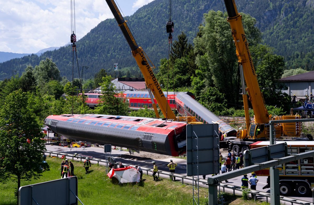 Zahl Der Todesopfer Nach Dem Schweren Zugungl Ck In Oberbayern Steigt