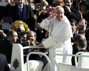 Papst Franziskus auf dem Petersplatz in Rom. Foto: dpa