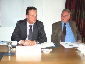 Minister Oliver Paasch (links) und ADG-Präsident Joseph Burtscheidt. Foto: OD