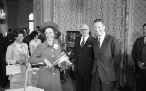 König Baudouin (rechts) und Königin Fabiola bei einem Staatsbesuch in Deutschland 1971. In der Mitte der damalige Ministerpräsident von Nordrhein-Westfalen Heinz Kühn. Foto: Wikipedia