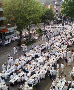"Weißes Dinner" in Hamburg 2011. Foto: Wikipedia