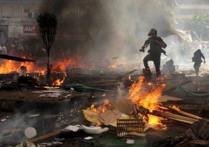 Sicherheitskräfte räumten am Mittwoch Protestlager der Anhänger des vom Militär gestürzten Präsidenten Mohammed Mursi in Kairo. Foto: dpa