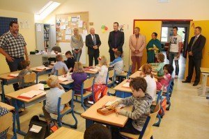 Unterrichtsminister Oliver Paasch zum Schulanfang beim Besuch der Grundschule Eynatten. Foto: Serge Heinen