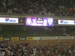 2013 verlor die AS im Pokal beim RSC Anderlecht mit 0:7, wie auf der Anzeigetafel im Constant-Vanden-Stock-Stadion geschrieben. Foto: OD