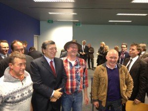 Am Ende konnten sowohl José Manuel Barroso (2.v.l.) als auch Erwin Schöpges (3.v.r.) noch lachen, was bekanntlich immer ein gutes Zeichen ist. Foto: OD