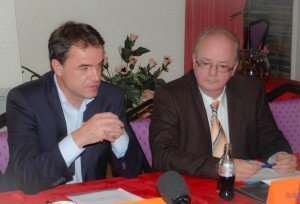 Benoît Lutgen (l.) und der Spitzenkandidat der CSP bei der PDG-Wahl 2014, Robert Nelles.