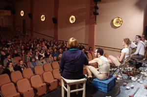 Nachbesprechung bei der Aufführung "Kohlhaas" (Agora Theater), scenario 2012. Foto: Sunergia