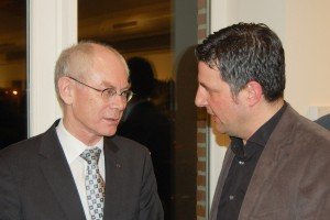 Herman Van Rompuy (links, hier im Gespräch mit dem ostbelgischen EU-Abgeordneten Pascal Arimont).