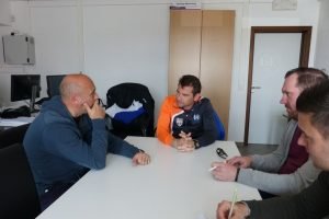 Trainer Bartolomé Marquez Lopez (links) mit seinem Assistenten Jordi Condom bei der Pressekonferenz am Donnerstag. Foto: OD