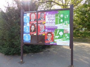 Wahlplakate in Kettenis: Haben Sie sich schon entschieden? Foto: OD