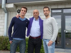 Der Besuch seiner beiden Söhne hat AS-Trainer Bartolomé Marquez Lopez (Bildmitte) kein Glück gebracht. Foto: OD
