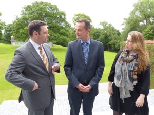 Der neue Ministerpräsident Oliver Paasch (Bildmitte) mit Harald Mollers und Isabelle Weykmans. Foto: OD