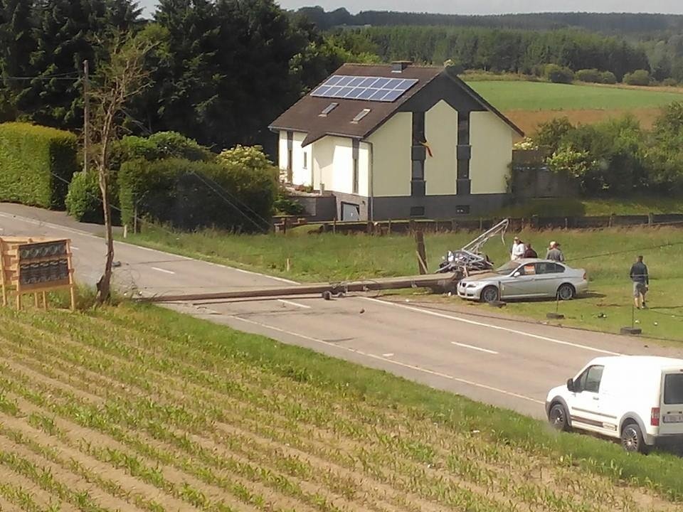 Medell: Pkw Gegen Strommast - Fahrer Schwer Verletzt (mit Fotos ...