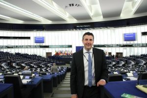 Pascal Arimont im Plenarsaal des EU-Parlaments in Straßburg: Im Mai besucht die "Junge Mitte" EU-Parlament, EU-Kommission und Europarat.