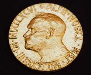Die Vorderseite der Nobelpreis-Medaille. Foto: dpa