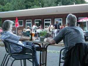 Das Café im ehemaligen deutschen Zollgebäude ist mit seiner Terrasse vor allem im Sommer ein beliebtes Ausflugsziel.