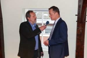 Ministerpräsident Oliver Paasch (rechts) im Gespräch mit BRF-Chefredakteur Rudi Schroeder. Foto: OD