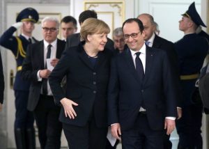Die deutsche Kanzlerin Angela Merkel mit Frankreichs Staatspräsident François Hollande. Foto: epa