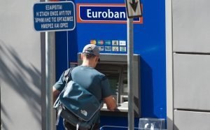 Auf den Bankautomaten sollten sich Griechenland-Urlauber nicht verlassen. Foto: dpa