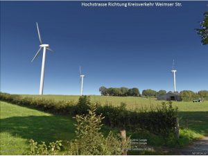 Diese Simulation zeigt, wie sich die Landschaft mit den drei Windrädern von der Hochstraße aus in Richtung Kreisverkehr Weimser Straße präsentieren würde. Foto: VoG Walhorner Feld