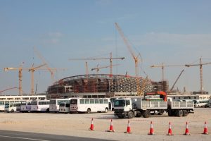 Eine WM-Baustelle in der Hauptstadt Doha. Foto: Shutterstock
