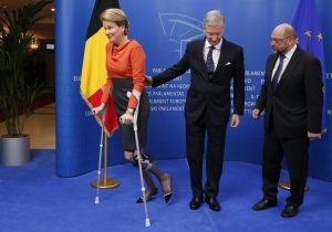 Königin Mathilde mit König Philippe und Martin Schulz (rechts) kürzlich im Brüsseler Europaparlament. Foto: epa