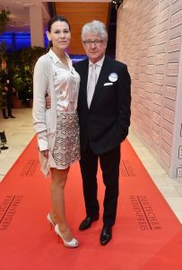 Marcel Reif mit Ehefrau Marion Kiechle bei der Verleihung des Deutschen Medienpreises 2015. Foto: dpa