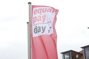 Alljährlich machen seit 1966 zehntausende Frauen und Männer in den USA am "Equal Pay Day" mit verschiedensten Aktionen auf den Lohnunterschied aufmerksam. Foto: Wikipedia