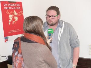 Tom Rosenstein, Jugendarbeiter in Raeren, beim BRF-Interview. Foto: OD
