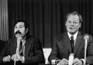 Günter Grass (links) im Jahre1972 mit dem damaligen deutschen Bundeskanzler Willy Brandt. Foto: Wikipedia