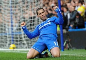 Fußballstar Eden Hazard in Jubelpose nach einem Treffer für den FC Chelsea. Foto: dpa