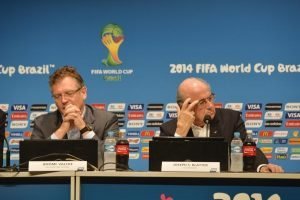 Joseph Blatter (rechts) und FIFA-Generalsekretär Jérôme Valcke (links). Letzterer wurde auch für die Dauer von 90 Tagen gesperrt. Foto: Shutterstock
