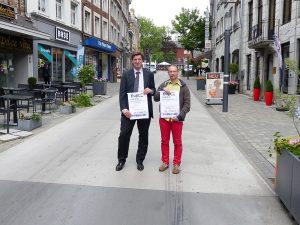 David Chantraine (links) und Ralph Hübinger in der Kirchstraße, die mal Fußgängerzone werden sollte. Foto: OD