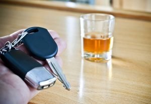 Alkohol und Autofahren - das passt gar nicht zusammen. Foto: Shutterstock