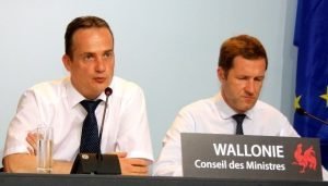 Die beiden Ministerpräsidenten Oliver Paasch (links) und Paul Magnette am 2. Juli 2015 in Namur. Foto: Serge Heinen