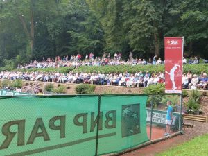 Blick auf die Zuschauerränge beim Finale des Eupener Tennisturniers am Samstag. Foto: OD