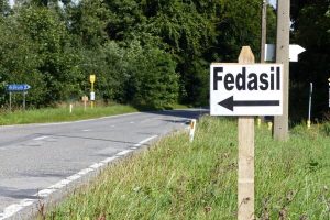 "Fedasil" in Elsenborn: Links geht es zu den Wohnblöcken, in denen die Flüchtlinge untergebracht sind. Foto: OD