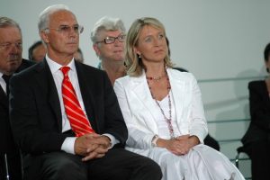 Franz Beckenbauer mit seiner dritten Ehefrau Heidi. Foto: Shutterstock