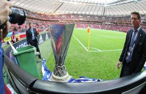 In der Europa League geht es um diesen Pokal. Foto: Shutterstock