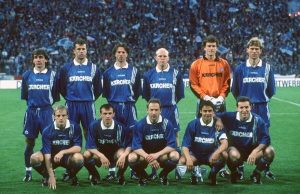 Schalker Helden sind u.a. die "Eurofighter" von 1997 - hier vor dem UEFA-Cup-Finalhinspiel gegen Inter Mailand am 7. Mai 1997. Vorne rechts Marc Wilmots. Foto: dpa