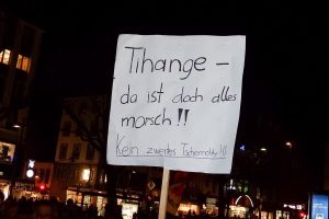 Ein Plakat bei einer Protestaktion im Dezember 2015 in Aachen: "Tihange - da ist doch alles morsch!!". Foto: OD