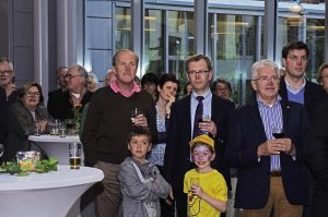 Chefarzt Dr. Guido Klinkenberg (links) mit Direktor Danny Havenith (Mitte) bei der Vorstellung der Cliniclowns im Eupener Krankenhaus im September 2015. Foto: Gerd Comouth