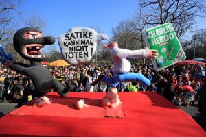 Die Frage, wie viel Humor im Karnevalszug erlaubt ist, stellte sich schon letzes Jahr, wenige Wochen nach dem Anschlag auf "Charlie Hebdo". Foto: Shutterstock