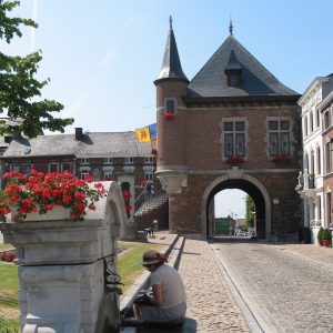 Brunnen und Rathaus von Thimister-Clermont. Foto: Wikipedia