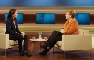 Moderatorin Anne Will (links, hier mit Bundeskanzlerin Angela Merkel im Februar 2016). Foto: dpa