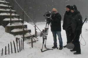 In der Sendereihe "Fahr mal hin" hat sich der deutsche TV Sender SWR und Regisseur Paul Weber im winterlichen Ostbelgien umgeschaut. Unter dem Titel "Das weiße Moor - Winter im Hohen Venn" werden die Moorlandschaft und viele regionale Produzenten vorgestellt.