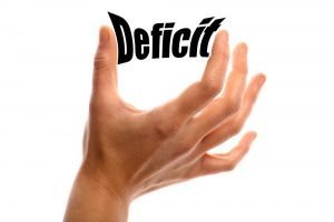 So einfach ist das, wenn ein Haushaltsdefizit entsteht: Man presst es einfach zusammen... Foto: Shutterstock