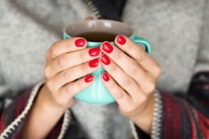 Kaffee und Tee sollte man nicht konsumieren, wenn sie heißer als 65 Grad sind. Foto: Shutterstock