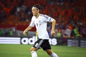 Von Mesut Özil (Archivbild) erwartet Bundestrainer Joachim Löw bei dieser EM sehr viel. Foto: Shutterstock