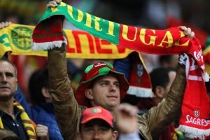 Portugal steht im EM-Finale, die portugiesischen Fans haben allen Grund zu jubeln. Foto: Shutterstock